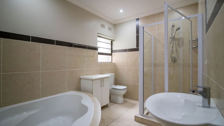 4 Bedroom Property for Sale in Beacon Bay Eastern Cape